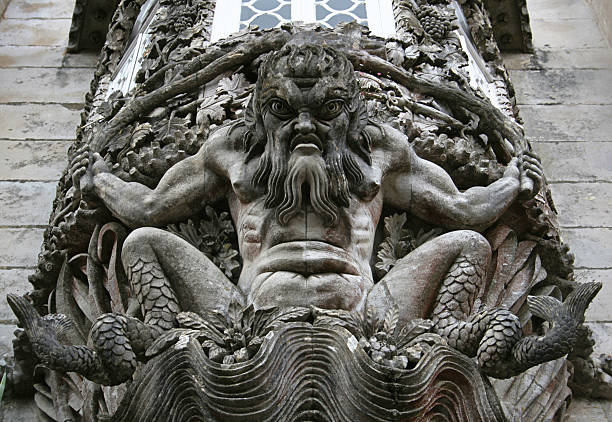 escultura de piedra de la pared del palacio da pena, portugal - demon statue ancient architecture fotografías e imágenes de stock