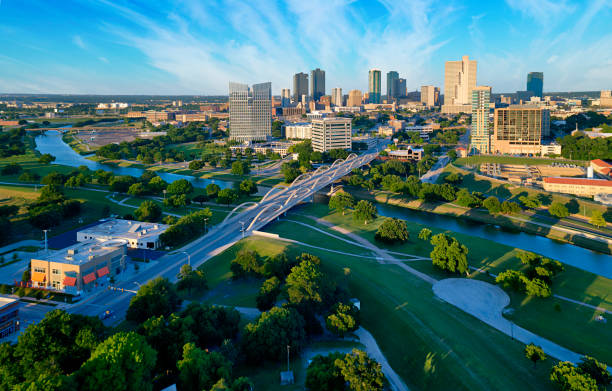 vista aérea del centro de fort worth texas - tejanos fotografías e imágenes de stock