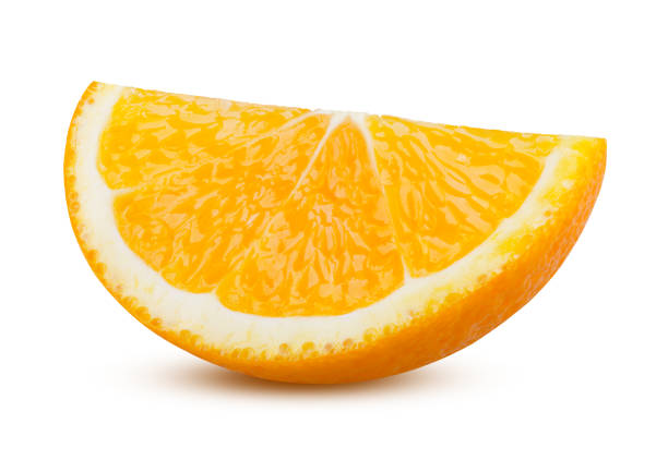 fetta di arancione isolata su sfondo bianco. affettato arancione primo. agrumi succosi e maturi - 11207 foto e immagini stock