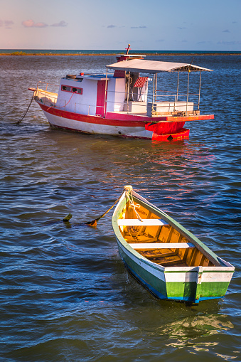 Pesca brasileña barcos rústicos de madera en Bahía, noreste de Brasil - Porto Seguro, Arraial d'Ajuda photo