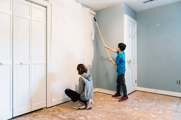 istock Siblings painting bedroom 1224889323