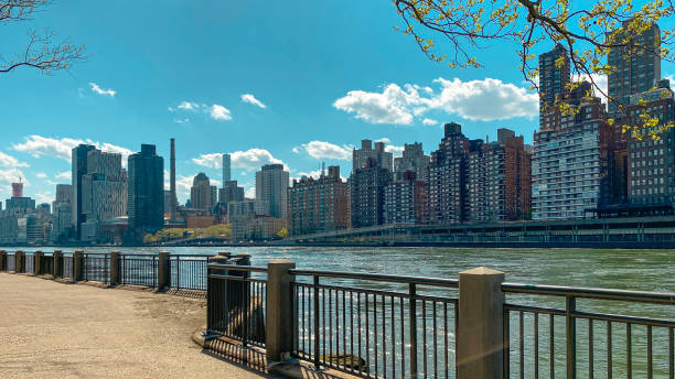 istock View of Manhattan from Roosevelt Island 1224921843
