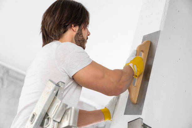 istock Plasterer finishing the surface of a white wall 1224927516