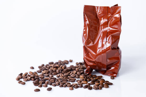istock Coffee Bag Mockup Packaging and coffee beans on white background 1224947943