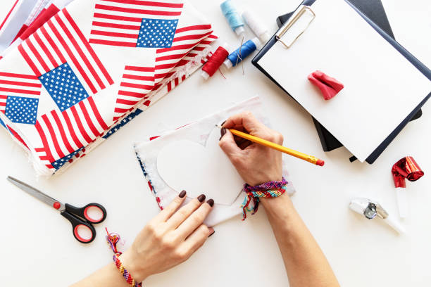 istock Diy 4th of July step by step needle holder craft. Step 3 - encircle the heart on the textile 1224961995