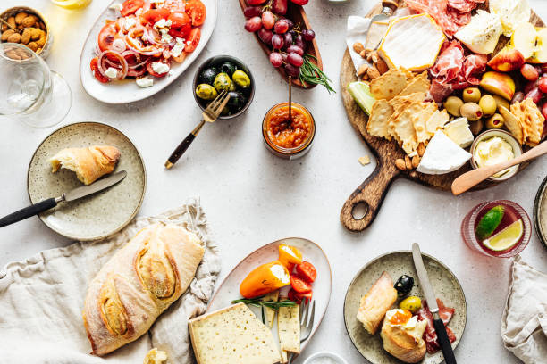 directamente por encima de la vista de las tapas - aperitivo plato de comida fotografías e imágenes de stock