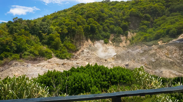 スーフリエール・セントルシア近くのサルファースプリングスドライブイン火山の眺め - st lucia antilles eco tourism tourism ストックフォトと画像