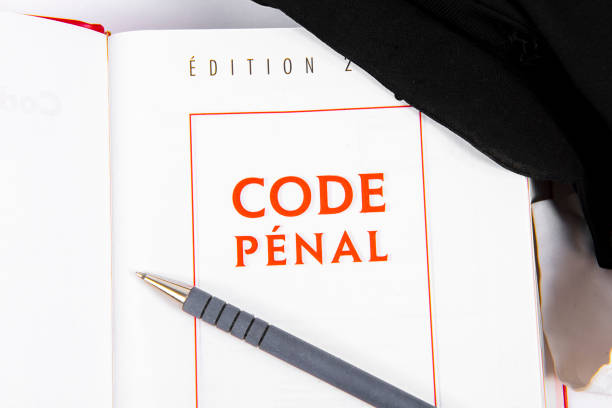 rechtstexte des französischen strafgesetzbuches - penal code stock-fotos und bilder