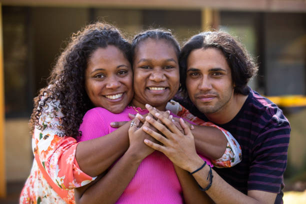 making memories - aborigine australia women student imagens e fotografias de stock