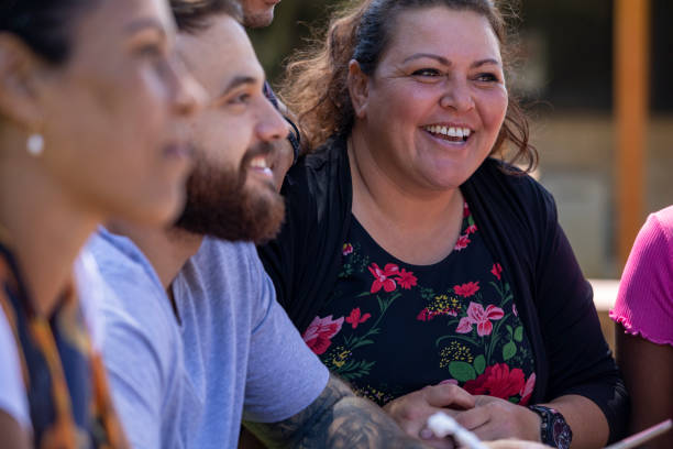 i love to tutor - aborigine australia women student imagens e fotografias de stock