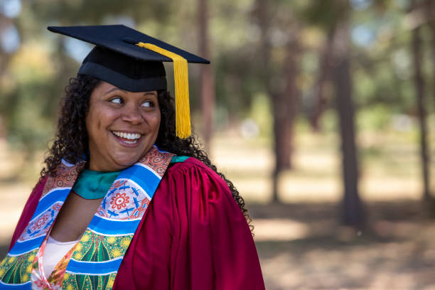 graduation day - aborigine australia women student imagens e fotografias de stock
