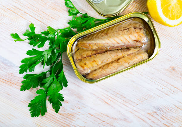 filetes de caballa enlatada - prepared fish cooked dinner mackerel fotografías e imágenes de stock
