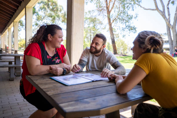 pracy zespołowej - australia aborigine group of people friendship zdjęcia i obrazy z banku zdjęć