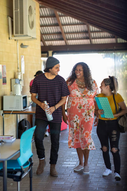 walking across campus - aborigine australia women student imagens e fotografias de stock