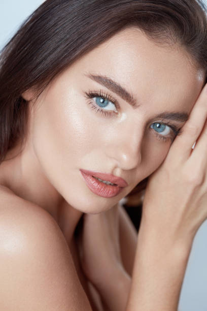 beauty. beautiful woman close up portrait. young blue-eyed model with perfect skin and natural makeup looking at camera. - lip liner fotos imagens e fotografias de stock