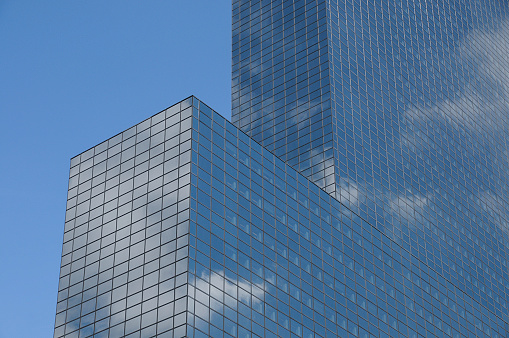 Cloud reflexion on modern building
