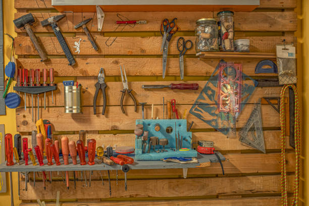 wooden wall with tools in a workshop - carpentry toolbox craft product work tool imagens e fotografias de stock