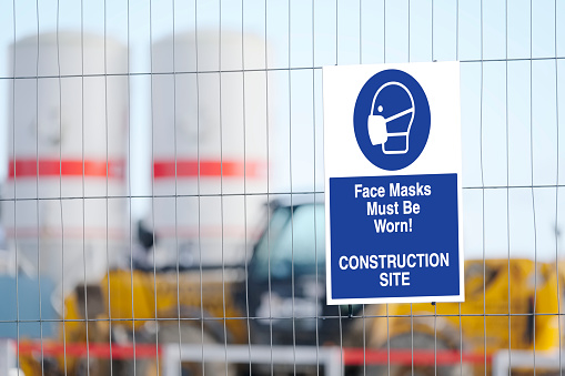 Construction site face mask must be worn sign uk