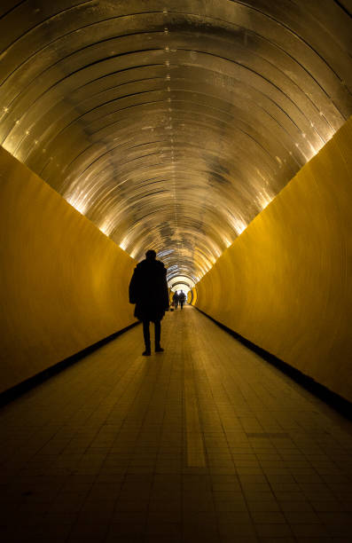 tunnel silhouettes - gothenburg city urban scene illuminated imagens e fotografias de stock