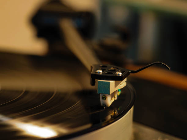 istock Turntable cartridge pick up sound from vinyl turntable record 1225145202