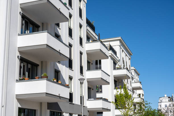 istock Modern white block of flats 1225152781
