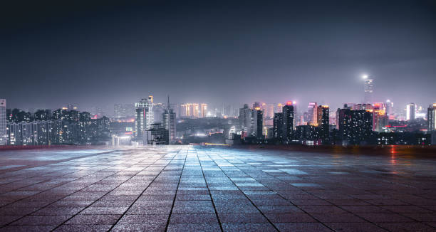 vista notturna delle luci della città di fronte alla piazza di marmo, xuzhou, cina - panoramica immagine foto e immagini stock