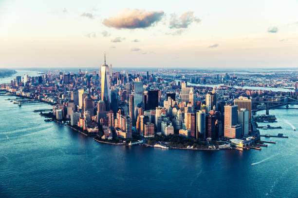 aerial views of manhattan island, new york - cities under covid-19 series - new york city finance manhattan famous place imagens e fotografias de stock