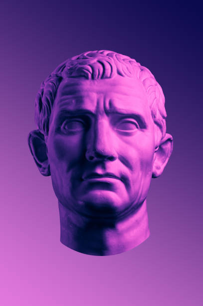 statua di guido giulio cesare ottaviano augusto. concetto creativo immagine al neon colorata con antica scultura romana guy giulio cesare ottaviano augusto testa. cyberpunk, vaporwave e stile artistico surreale. - julius caesar foto e immagini stock