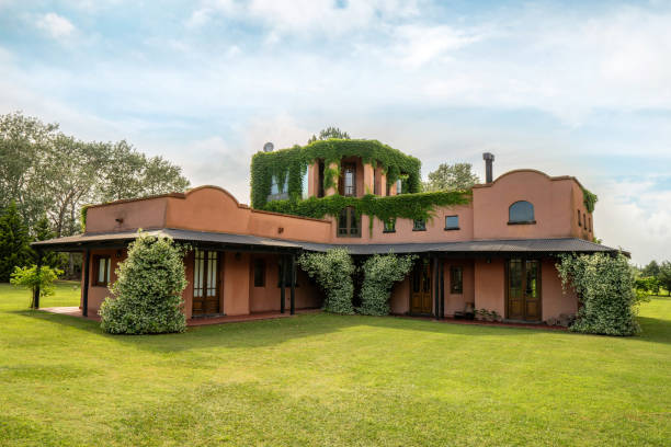 istock Country house 1225208338