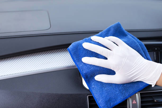 istock Staff is cleaning in the car 1225209404