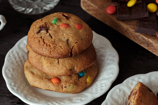 istock Tea and tasty chocolate chunk cookies at breakfast 1225215793