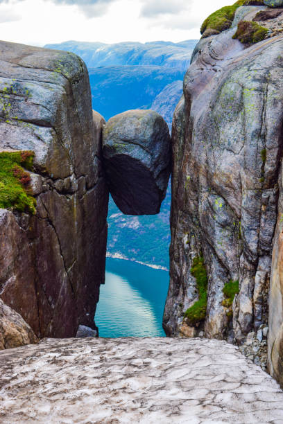 nobody landscape of the famous kjeragbolten. the most dangerous stone in the world. norway. - kjeragbolten imagens e fotografias de stock