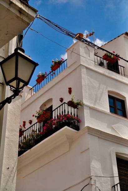 traditinal street view w: caseres – hiszpania - caseres zdjęcia i obrazy z banku zdjęć