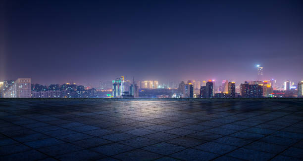 中国、徐州、大理石の広場の前の街のライトの夜�景 - sky night nobody architecture ストックフォトと画像