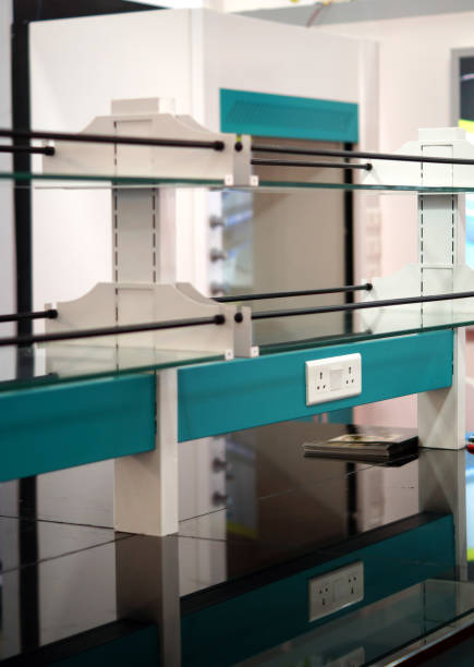 製薬業界における化学科学研究所の作業台の眺め - laboratory workbench rack indoors ストックフォトと画像