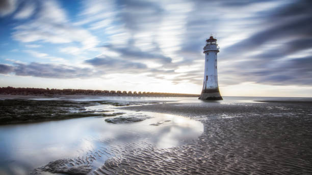 new brighton barch rock lighthouse und napoleonic fort - perch rock lighthouse stock-fotos und bilder