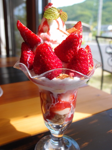 Ice cream sundae with strawberries