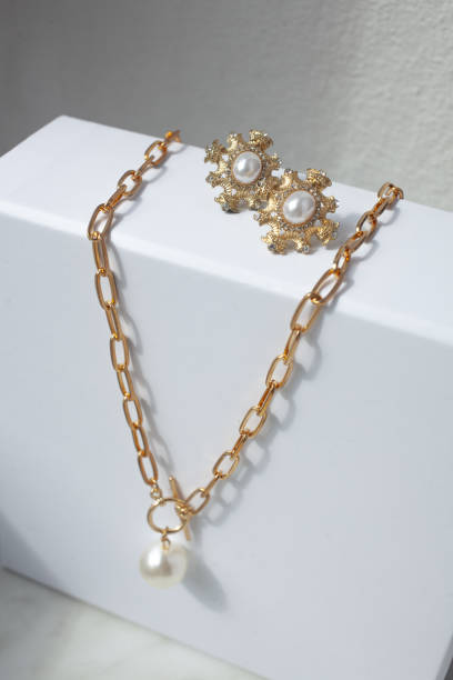 istock Gold chunky chain necklace and earrings 1225376042