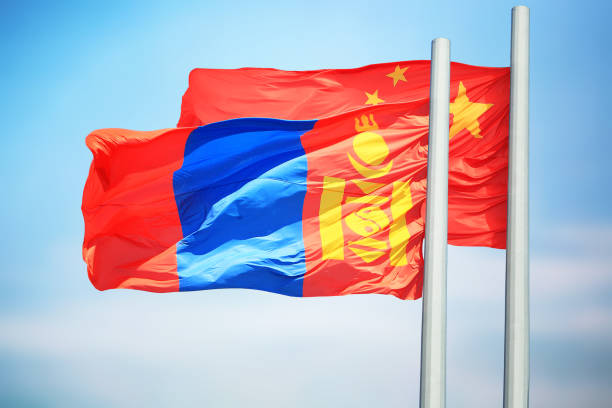 モンゴルと中国の旗 - independent mongolia 写真 ストックフォトと画像