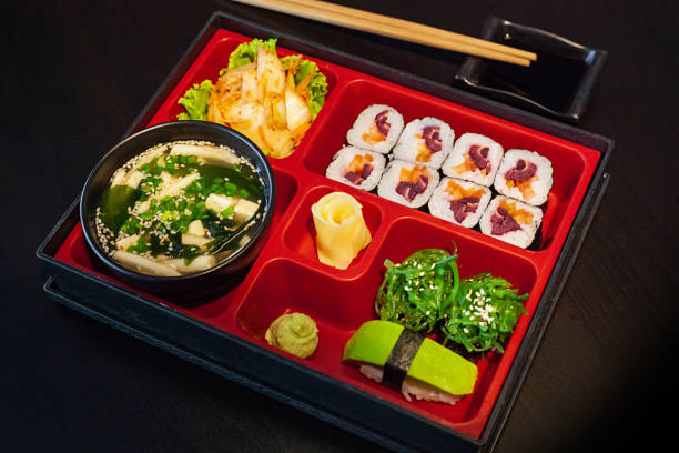 vegan sushi bento lunch with miso soup, vegetable maki, avocado and seaweed gunkan - sushi food vegetarian food japanese cuisine imagens e fotografias de stock