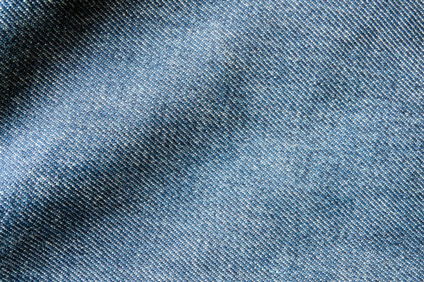 selektive fokus blaue jeans-denim-top-ansicht nah aufnahme bis zum detail des gewebes. textilmaterial und baumwolle patter zäh und langlebig kleidung stil. für hintergrund oder hintergrundbild mit kopierraum für text - fashion rough jacket garment stock-fotos und bilder