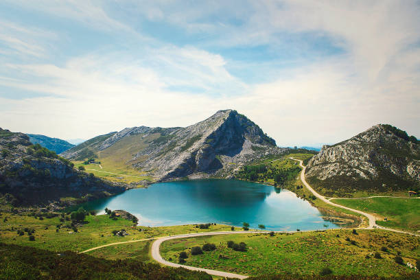 sjöar picos de europa, asturien, landskapsfotografering - picos de europa bildbanksfoton och bilder