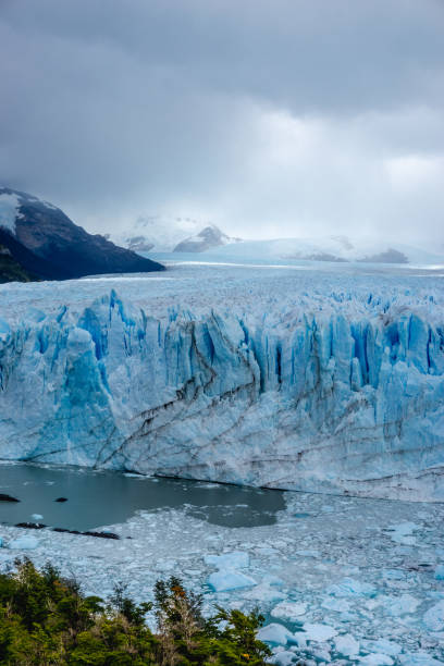 glacier perito moreno (glaciar perito moreno), montagnes et lac argentino (lago argentino), parc national los glyace. patagonie, argentine - panoramic bariloche argentina scenics photos et images de collection