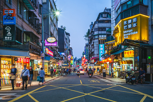 Yongkang Street, Yong Kang Jie, is a street in Taipei city and is famous for many famous restaurants and snacks being there, such din tai fung dumplings, mango shaved ice, bubble tea, and beef noodles.