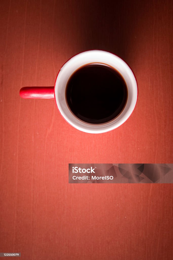 En una taza de café rojo - Foto de stock de Arriba de libre de derechos