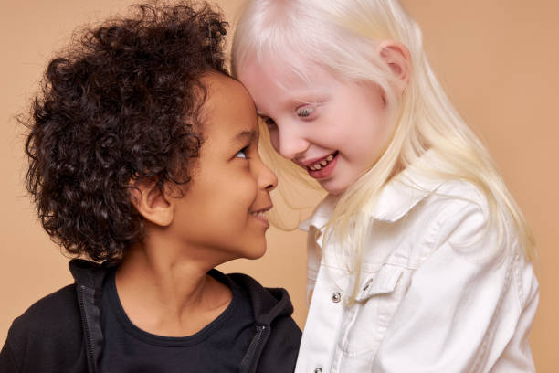 istock friendship between two children of different nationalities 1225500954