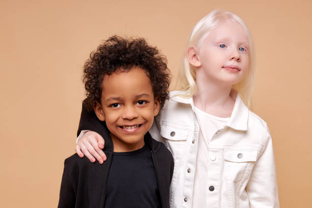 istock friendship between two children of different nationalities 1225501026