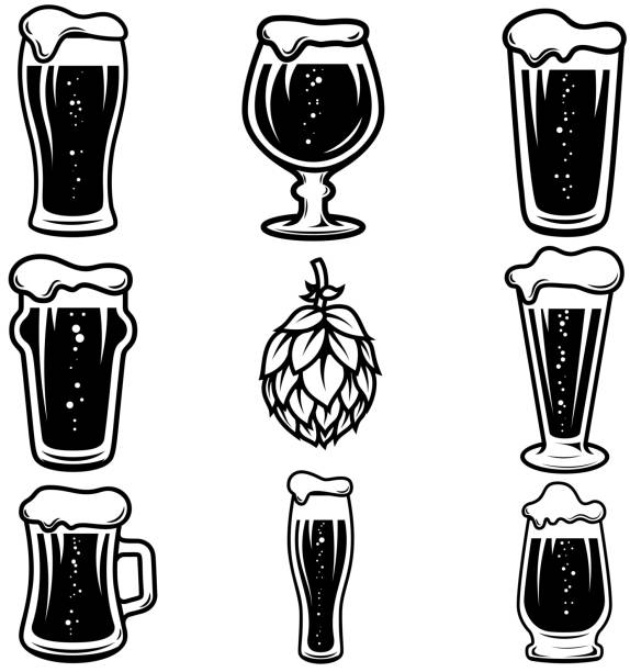 ilustraciones, imágenes clip art, dibujos animados e iconos de stock de conjunto de ilustraciones de taza de cerveza en estilo grabado. elemento de diseño para etiqueta, signo, póster, camiseta. ilustración vectorial - pint glass