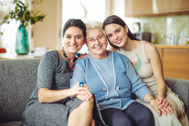 famille heureuse - senior adult child holding grandparent photos et images de collection