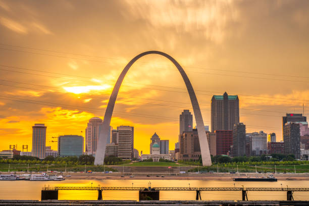 istock St. Louis, Missouri, USA Skyline 1225587281